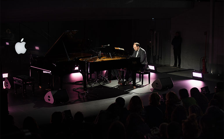 Piano City 2019 apre col botto: il primo concerto ieri sera all'Apple Store in Piazza Liberty