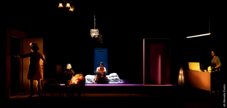 Una bellissima domenica a Creve Coeur: al Teatro Elfo Puccini 4 attori interpretano la solitudine delle donne dell’opera di Tennessee Williams