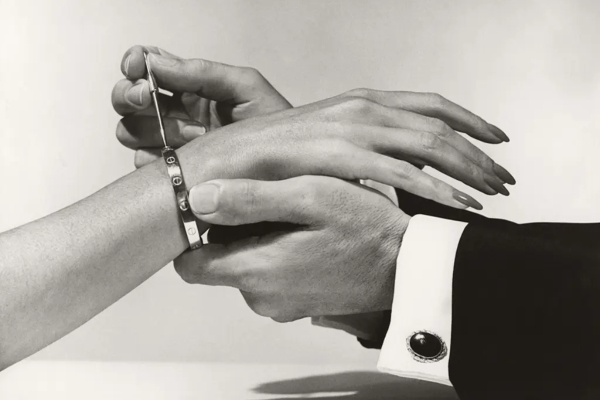 The Gentleman: a Milano il gioiello maschile racconta tre secoli di stile e identit&agrave;