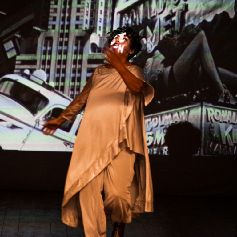 Un viaggio rosa shocking con Elsa Schiaparelli: dal 5 novembre a cura di PACTA . dei Teatri