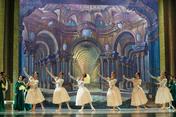 Il Lago dei Cigni e  il Romae Capital Ballet nella magica Arabia|||