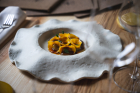 I ravioli ripieni di coda di toro e cioccolato amaro di Horteria Milano|||