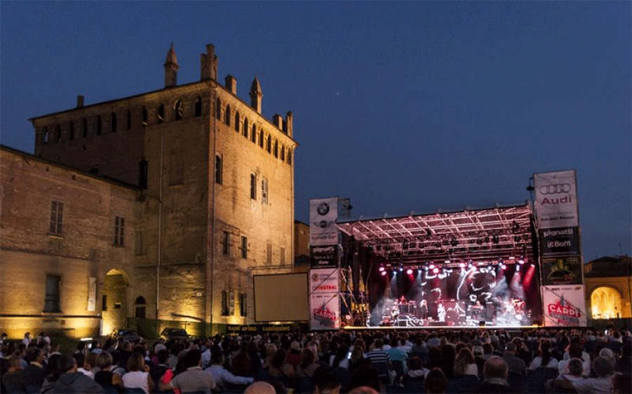 Anche quest’anno il Carpi Summer Fest apre la sua magnifica piazza a tantissimi cantanti italiani